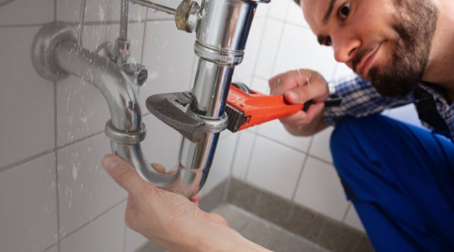 Expert burst pipe repair services in Humboldt, IA